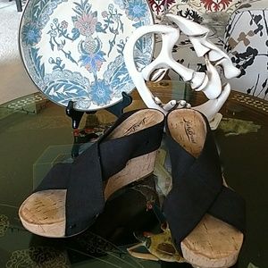 Lucky Brand wedge